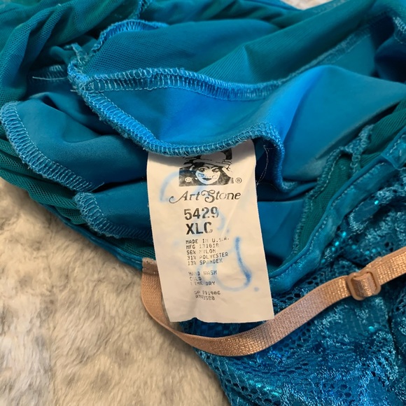 Mesh sleeve flower lace like shiny dance costume. - Picture 7 of 8